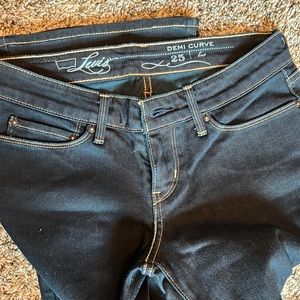 Levi’s Demi Curve size 25/30 excellent condition